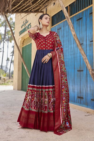 WOMEN FLAIRED GOWN WITH DUPATTA ETHNIC GOWN