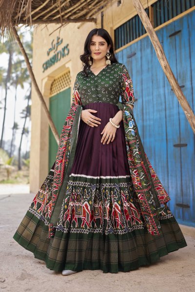 WOMEN FLAIRED GOWN WITH DUPATTA ETHNIC GOWN